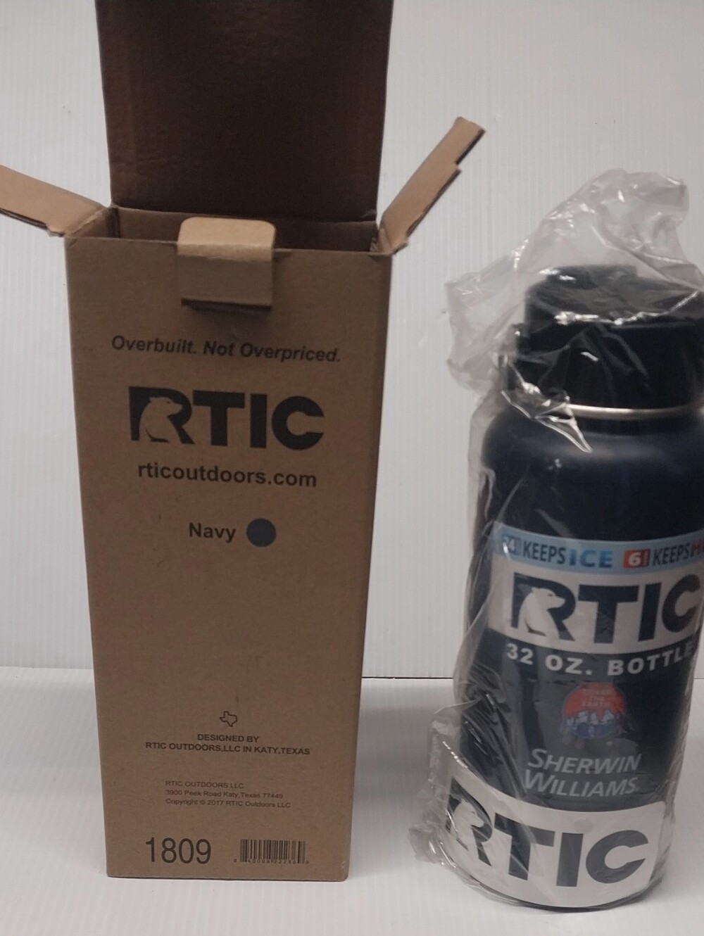RTIC 32 oz Sherwin Williams Navy Blue Insulated Hot/cold Water Bottle Stainless
